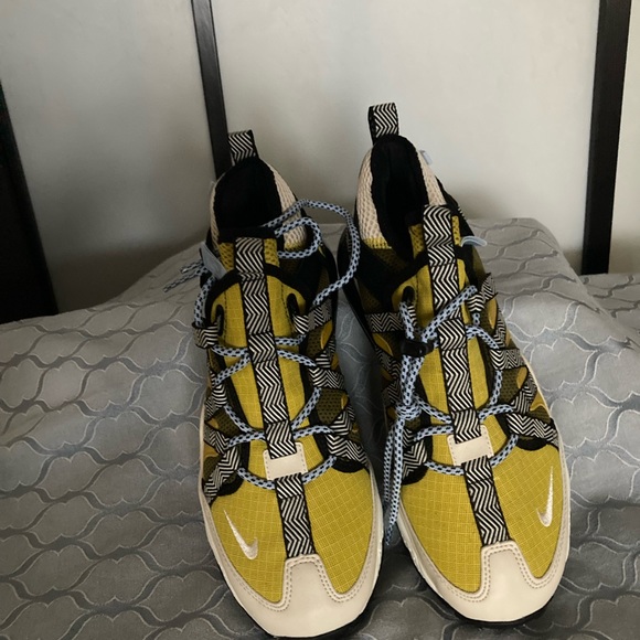 NWOB, NIKE AIRMAX 270 men’s athletic shoe - Picture 3 of 6